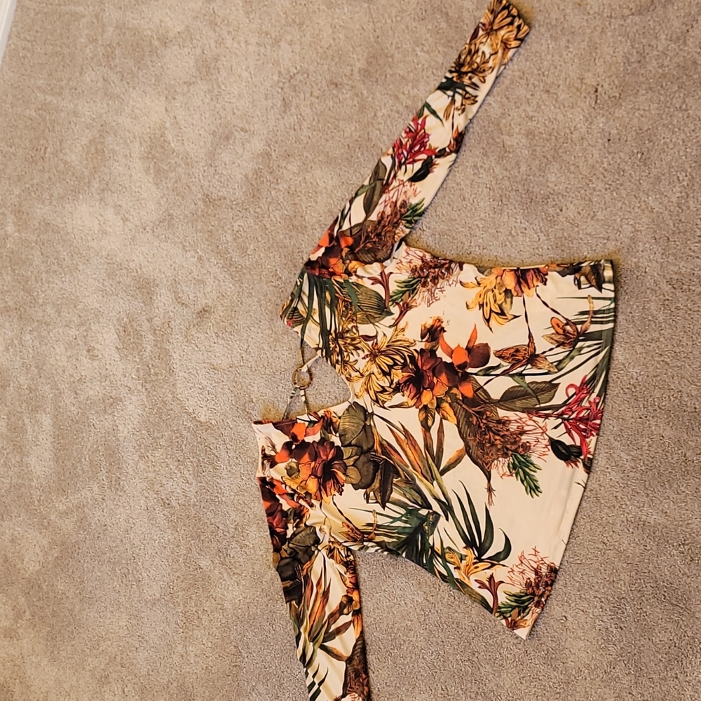 Long sleeve Flowery low cut back